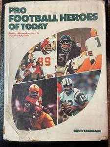 lot 177 image: 1973 Pro Football Heroes Book