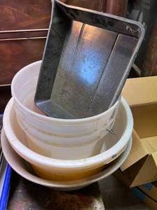 Oil Pans & Buckets