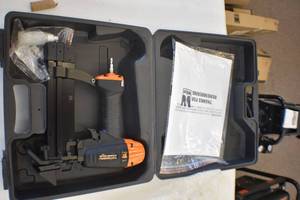 Pneumatic flooring nailer