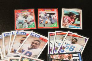 lot 59 image: 1980s Hall of Fame Football Card Lot  19 Cards