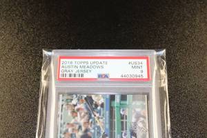 lot 86 image: 2018 Topps Update Austin Meadows #US34 Rookie Card PSA 9
