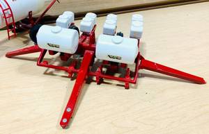 WFE 116th Scale Seed Boss Corn Planter and Toy Farmer Ammonia Tank