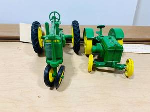 John Deere 116th Scale Tractors