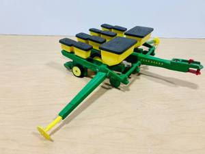ERTL John Deere #595 Corn PlanterFertilizer