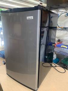Magic Chef Countertop RefrigeratorFreezer