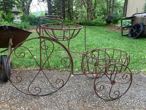 Rustic Garden Decor and Planters