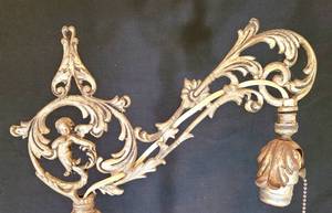 lot 1 image: Stunning Vintage Bridge Floor Lamp with Cherub Design