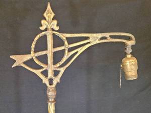 lot 6 image: Uniquely Detailed Art Deco Akro Agate Brass and Slag Glass Floor Lamp