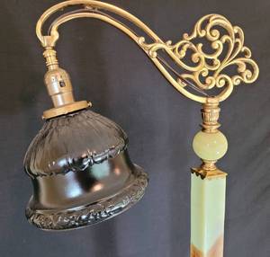 lot 9 image: Lovely Gold-Toned Brass Floor Lamp with Unusual Detailing
