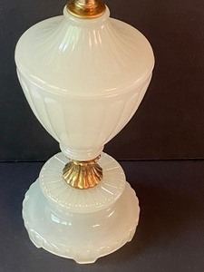 lot 41 image: Lovely Vintage Opaque or Moonstone Art Deco Houze Lamp