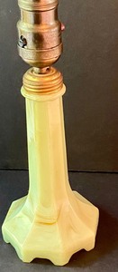 lot 43 image: Vintage Houze Art Deco Slag Glass Lamp