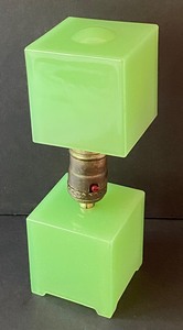 lot 55 image: Vintage Nile Green Houze Art Deco Cube Lamp or Vintage Jadeite Houze Glass Cube Lamp