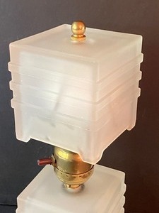 lot 52 image: Lovely Frosted Art Deco Cube Lamp