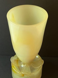 lot 79 image: Unique Vintage House Glass Lamp