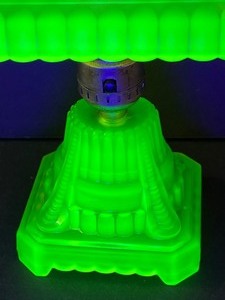 lot 75 image: Awesome Vintage Houze Uranium Glass Vintage Lamp