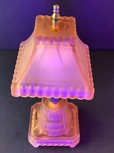 lot 76 image: Awesome Vintage Glass Vintage Lamp