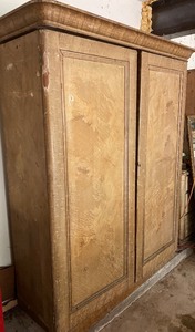 lot 168 image: Vintage English Cabinet