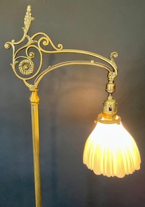 lot 164 image: Vintage Victorian Bridge Lamp in Working Condition