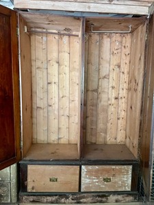 lot 179 image: Large Antique English Cabinet