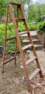 lot 182 image: Black Hawk 6 Foot Wooden Ladder