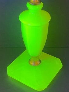 lot 134 image: Vintage Houze Art Deco Uranium Glass Table Lamp in Canary Yellow