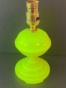 lot 120 image: Vintage Houze Canary Yellow Uranium Glass Table Lamp