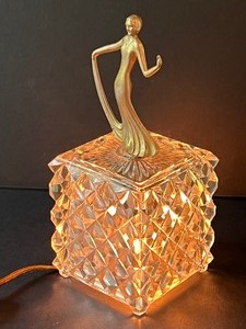 lot 90 image: Beautiful Art Deco Crystal Lamp with Female Figurine