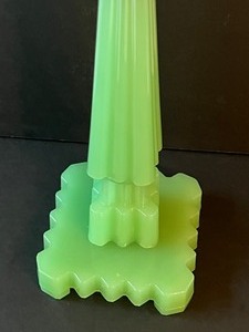 lot 101 image: Beautiful Art Deco Nile Green Houze Lamp