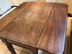 lot 106 image: Antique English Table