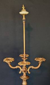 lot 191 image: Vintage Candelabra Style Brass Floor Lamp with Lovely Detailing
