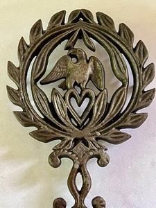 lot 226 image: Vintage Metal Trivet by Wilton