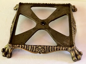 lot 225 image: Vintage Footed Metal Lamp Base