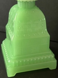 lot 212 image: Vintage Nile Green Houze Art Deco Lamp