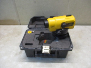 lot 3 image: Dewalt DW096 Auto Level