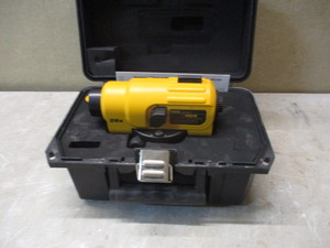 lot 14 image: Dewalt DW096 Auto Level