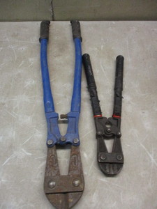 lot 17 image: 2 Bolt cutters