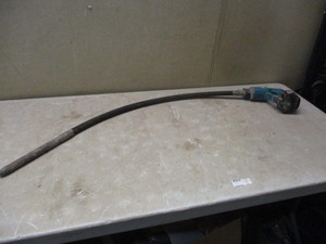 lot 25 image: Makita Cordless Concrete Vibrator