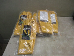 lot 46 image: 8 New prs of Atlas gloves