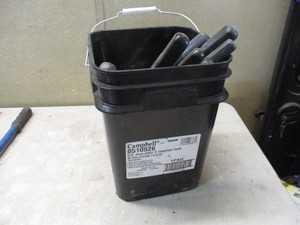 lot 49 image: Bucket of screwdrivers