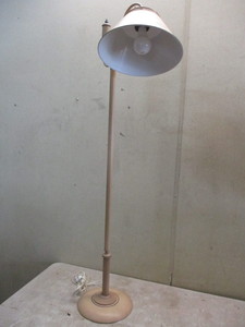 lot 98 image: Floor Lamp