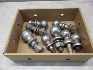 lot 102 image: Trailer Hitch Balls