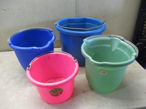 lot 105 image: Lot of Plastic pails