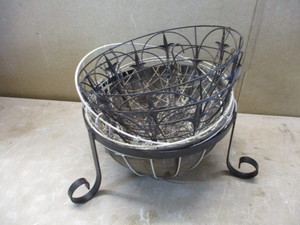 lot 107 image: Hanging Baskets