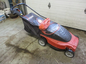 lot 113 image: Craftsman Electric mower