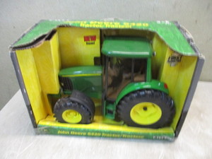 lot 124 image: Ertl John Deere Tractor 6420