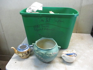 lot 129 image: Tea Set and Other Pottery