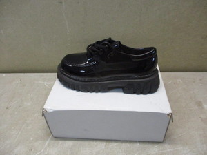 lot 135 image: Shoes Size 37