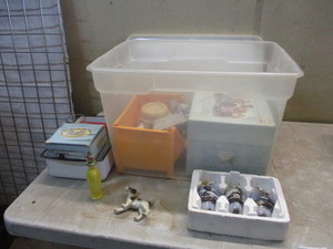 lot 157 image: Collectible Glassware & Figurines