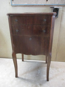 lot 166 image: Jewelry Stand