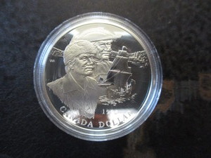 lot 1-17 image: 1995 Trapper Canadian Silver Dollar in Protective Removable Capsule